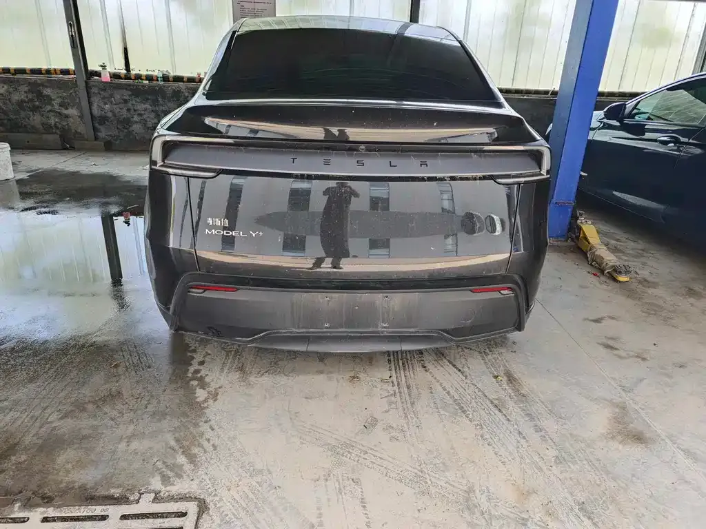 Tesla Model Y — фото 9