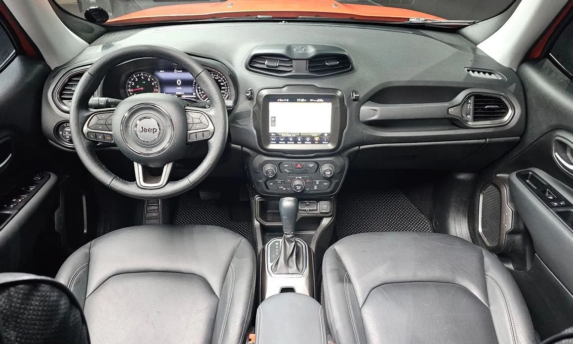 Jeep Renegade — фото 10