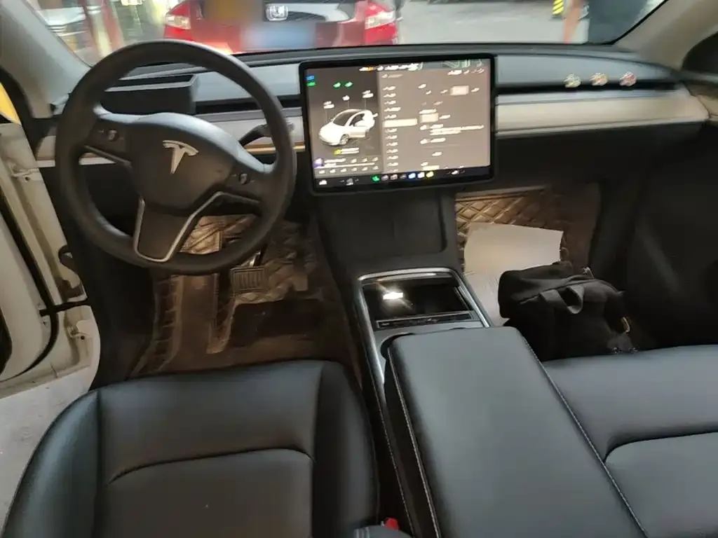Tesla Model Y — фото 3