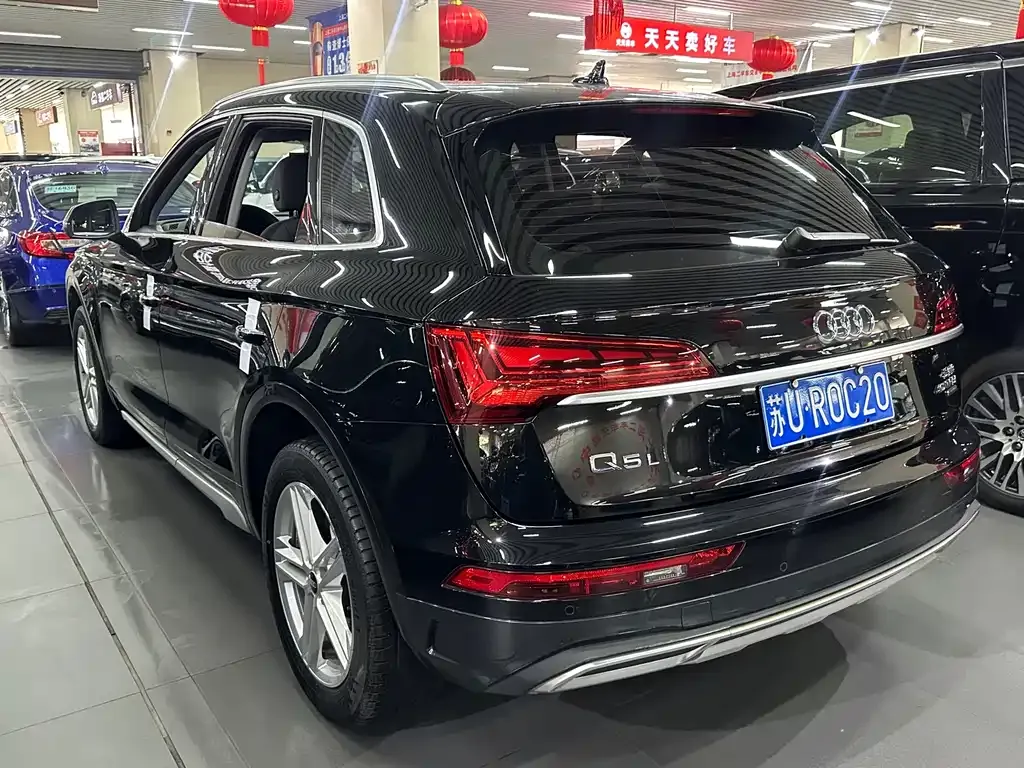 Audi Q5L — фото 10