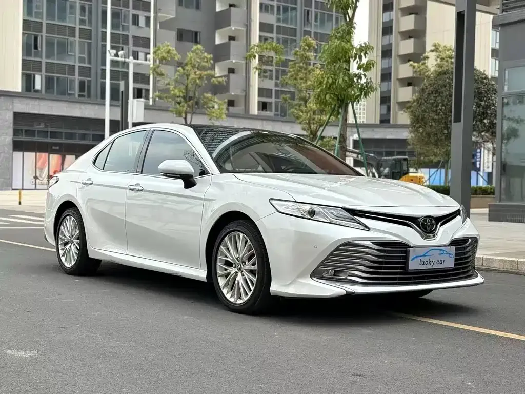 Toyota Camry — фото 4