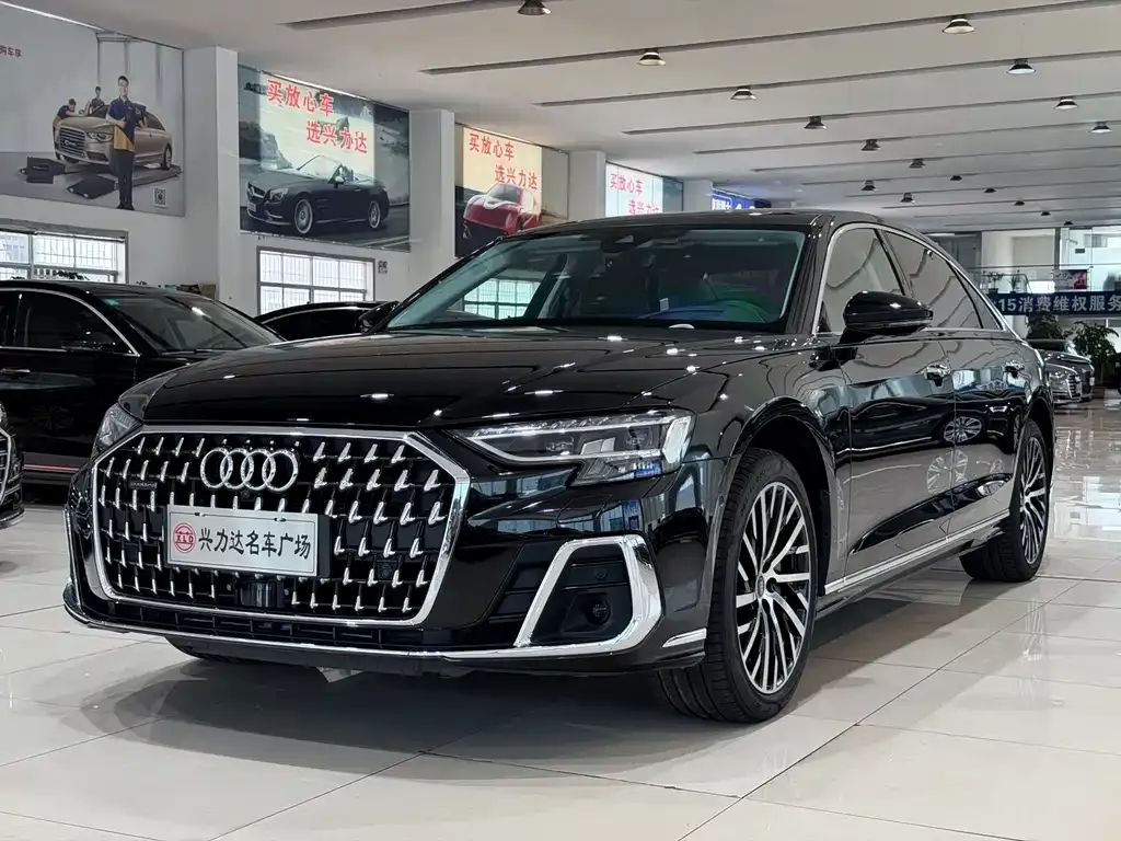 Audi A8 — фото 1