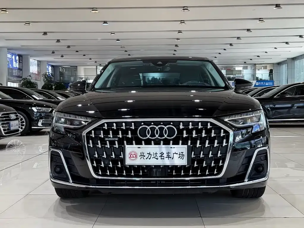 Audi A8 — фото 2