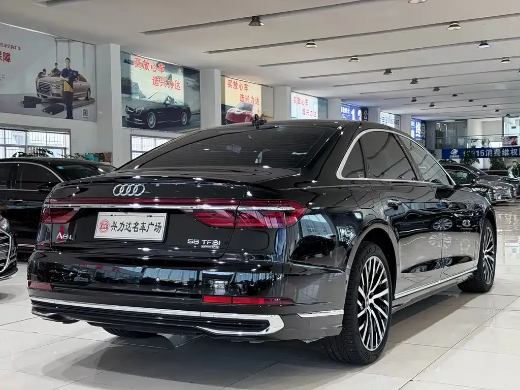 Audi A8 — фото 3