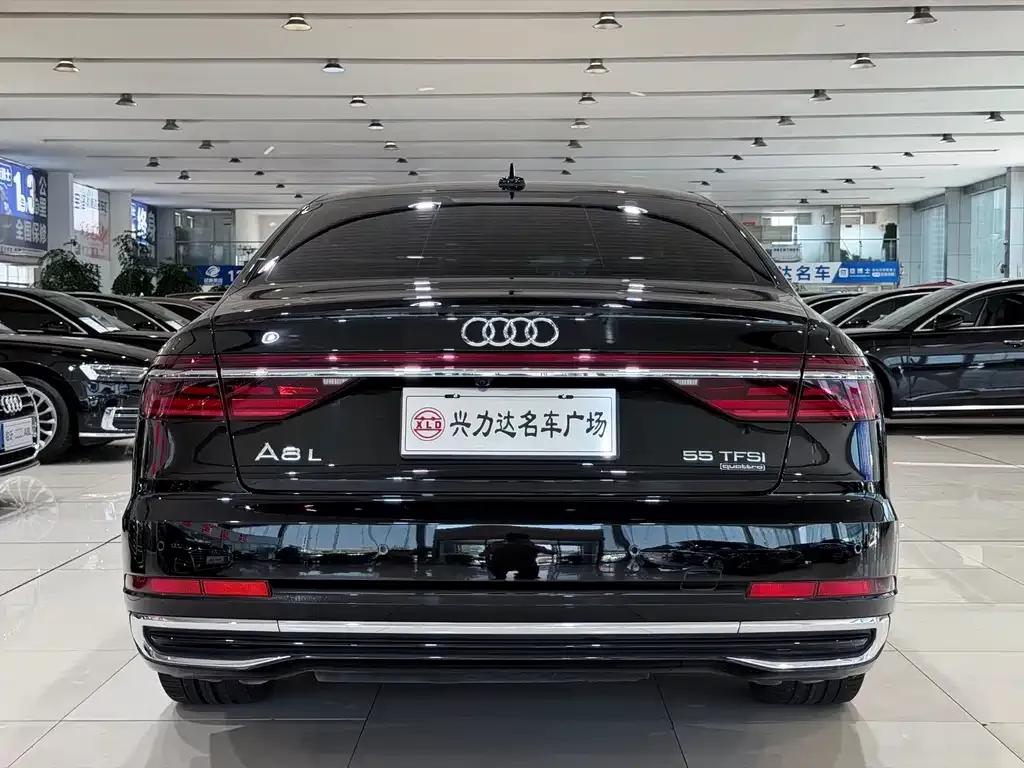 Audi A8 — фото 7
