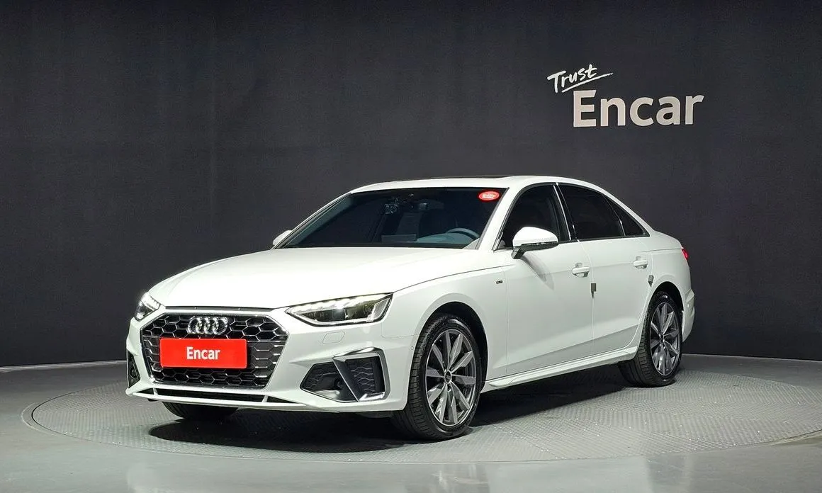 Audi A4 — фото 1