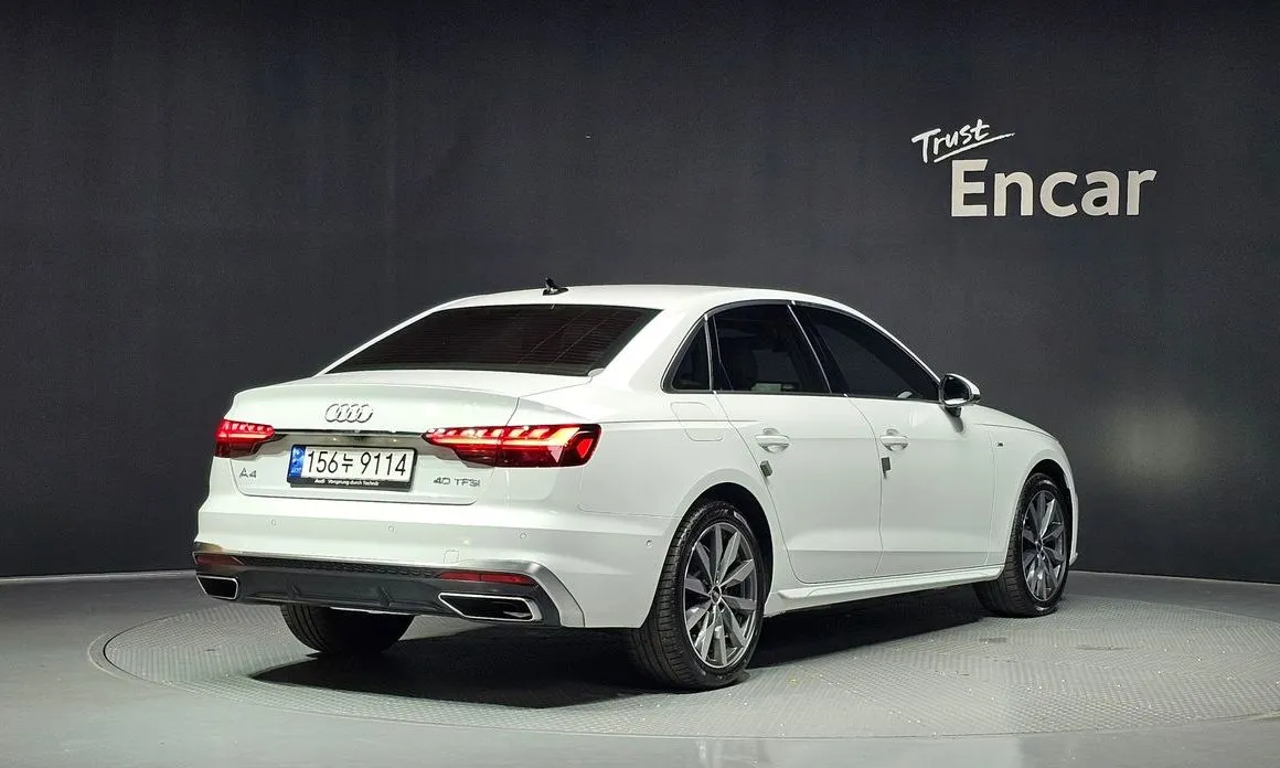 Audi A4 — фото 2