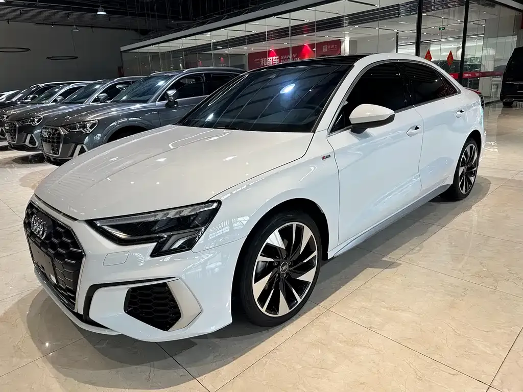 Audi A3 — фото 1