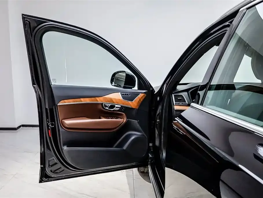 Volvo XC90 — фото 4