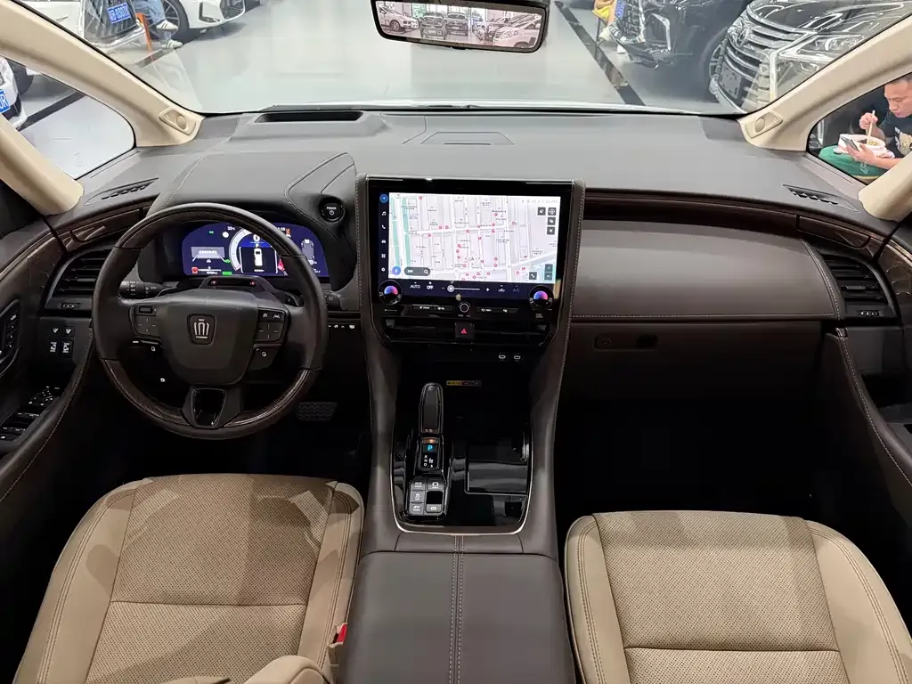 Toyota Vellfire — фото 2