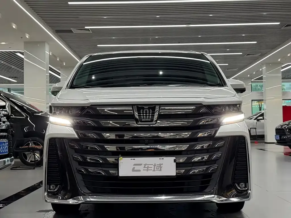 Toyota Vellfire — фото 7