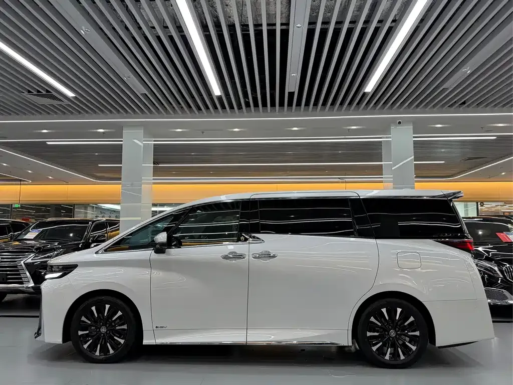Toyota Vellfire — фото 9