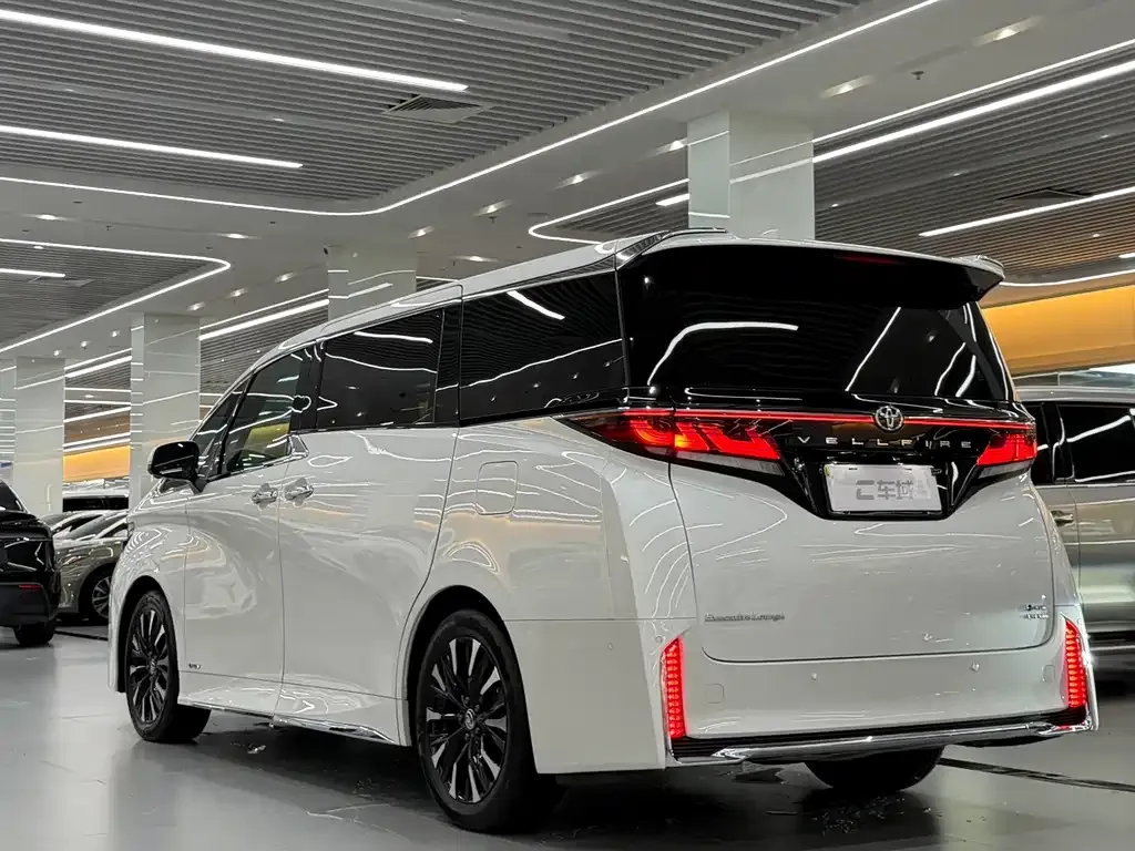 Toyota Vellfire — фото 6