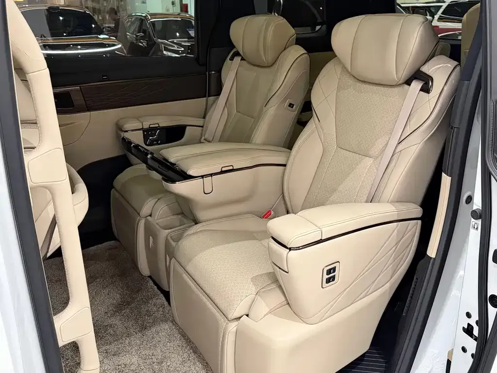 Toyota Vellfire — фото 10