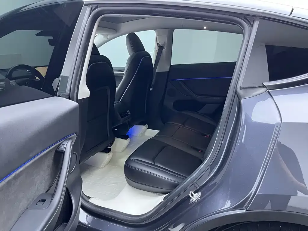 Tesla Model Y — фото 8