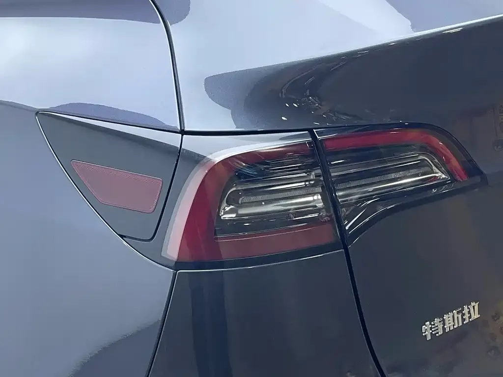 Tesla Model Y — фото 5