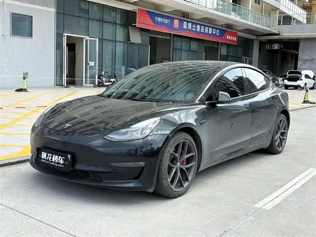 Tesla Model 3 — фото 1