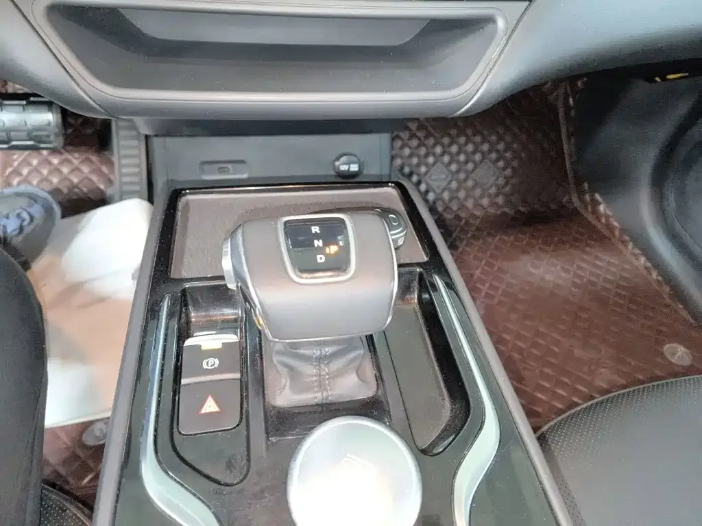 Hongqi E-QM5 2024 из CN, фото 9