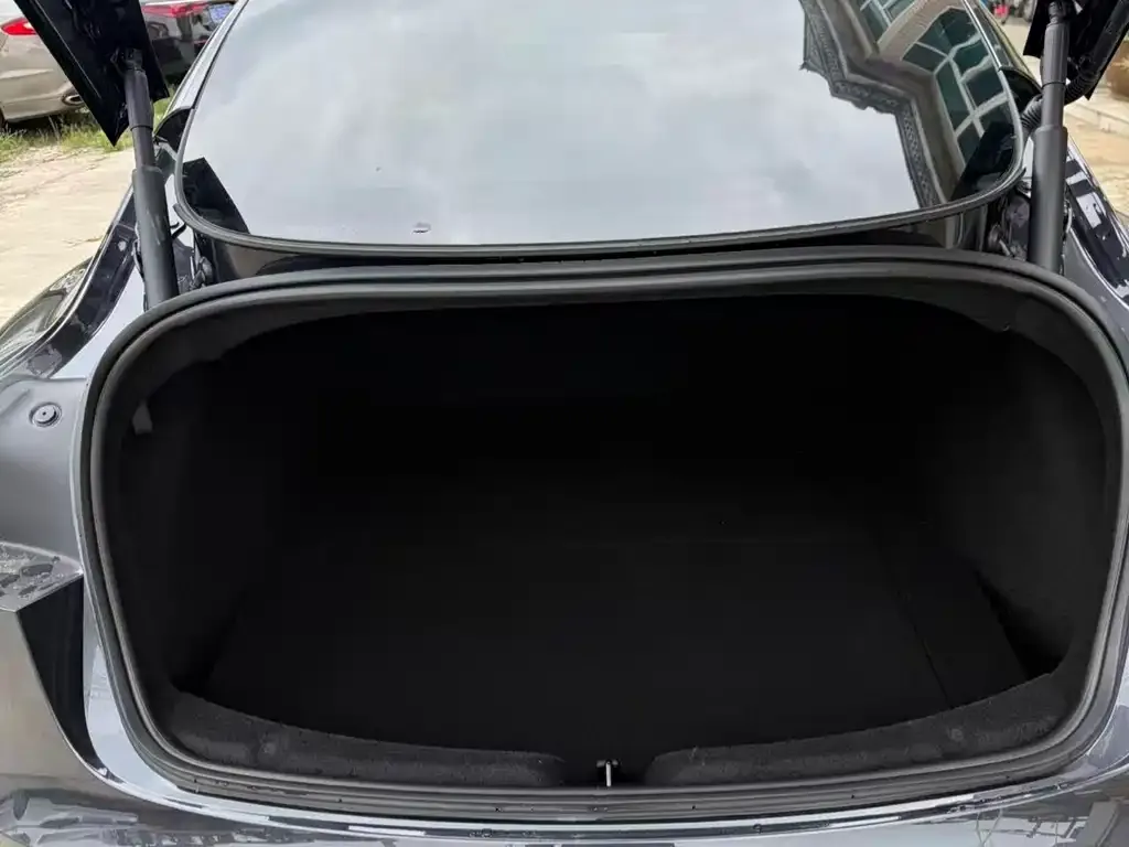 Tesla Model 3 — фото 9