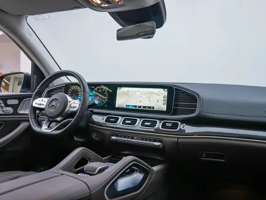 Mercedes-Benz GLS — фото 6