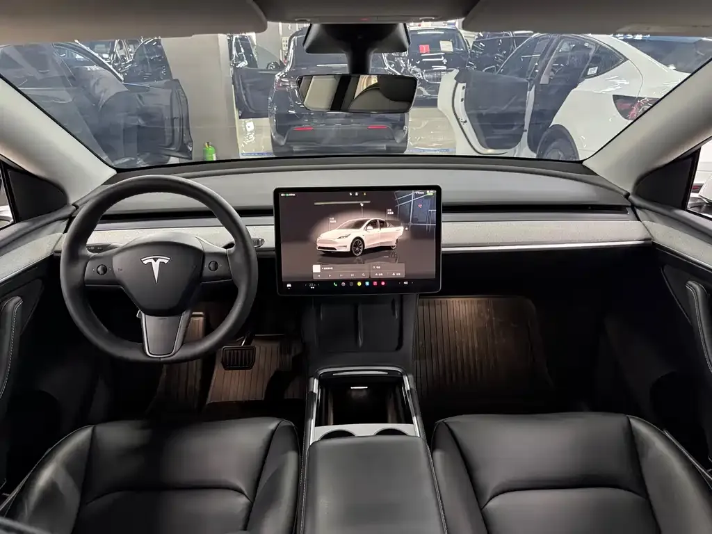 Tesla Model Y — фото 7