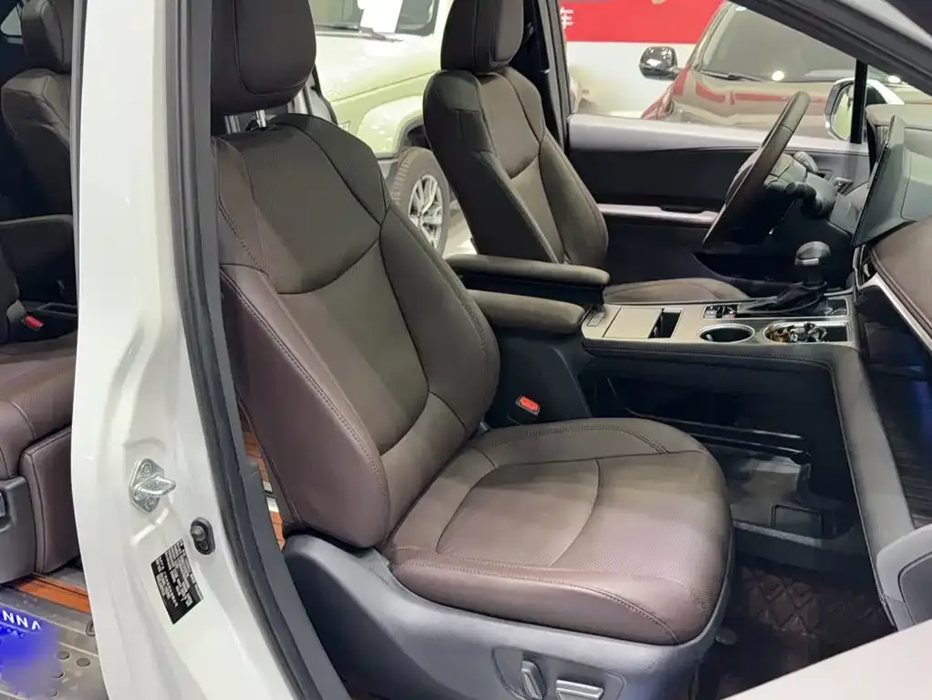 Toyota Sienna — фото 2