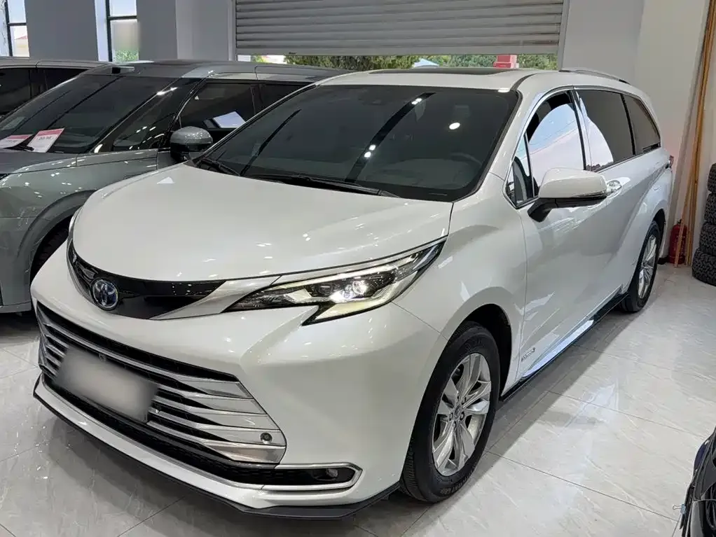 Toyota Sienna — фото 8