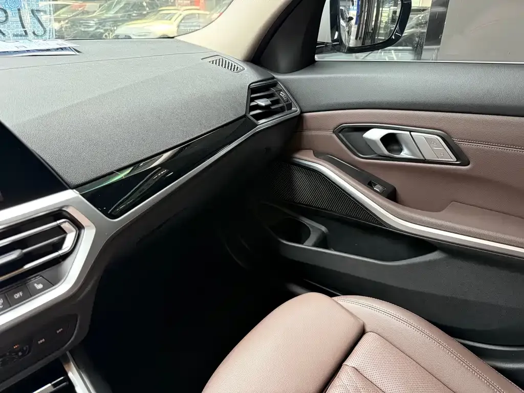 BMW 3 Series 2022 из CN, фото 9