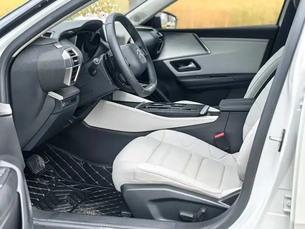 Citroen C5 X 2024 из CN, фото 3