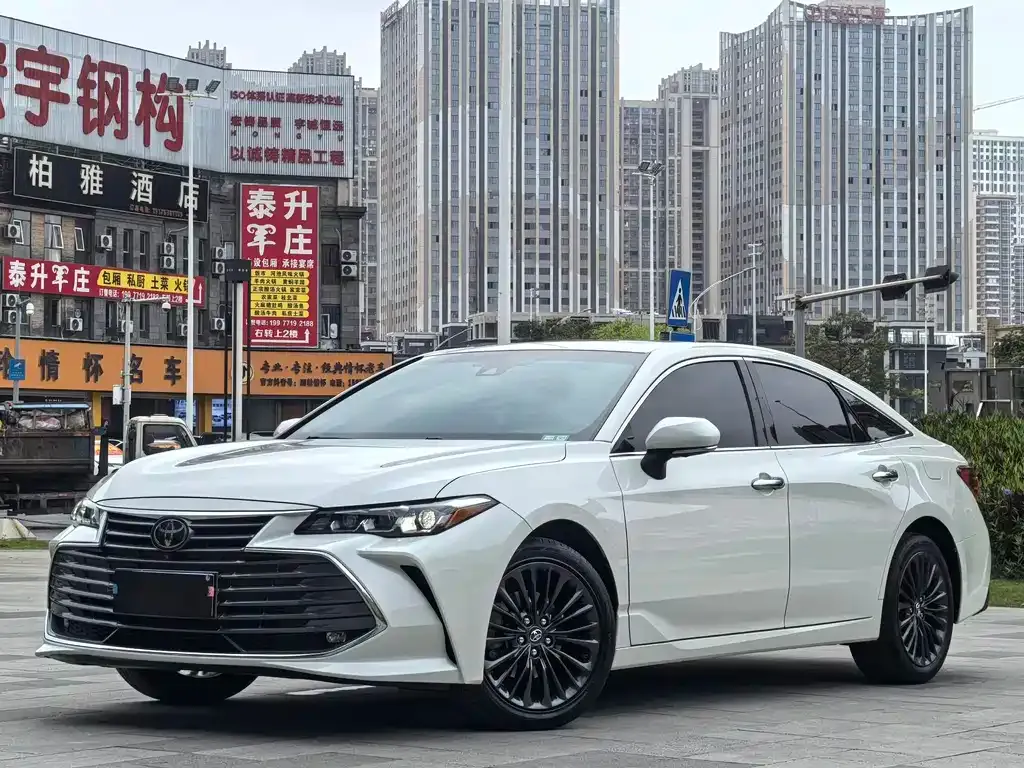 Toyota Avalon — фото 1