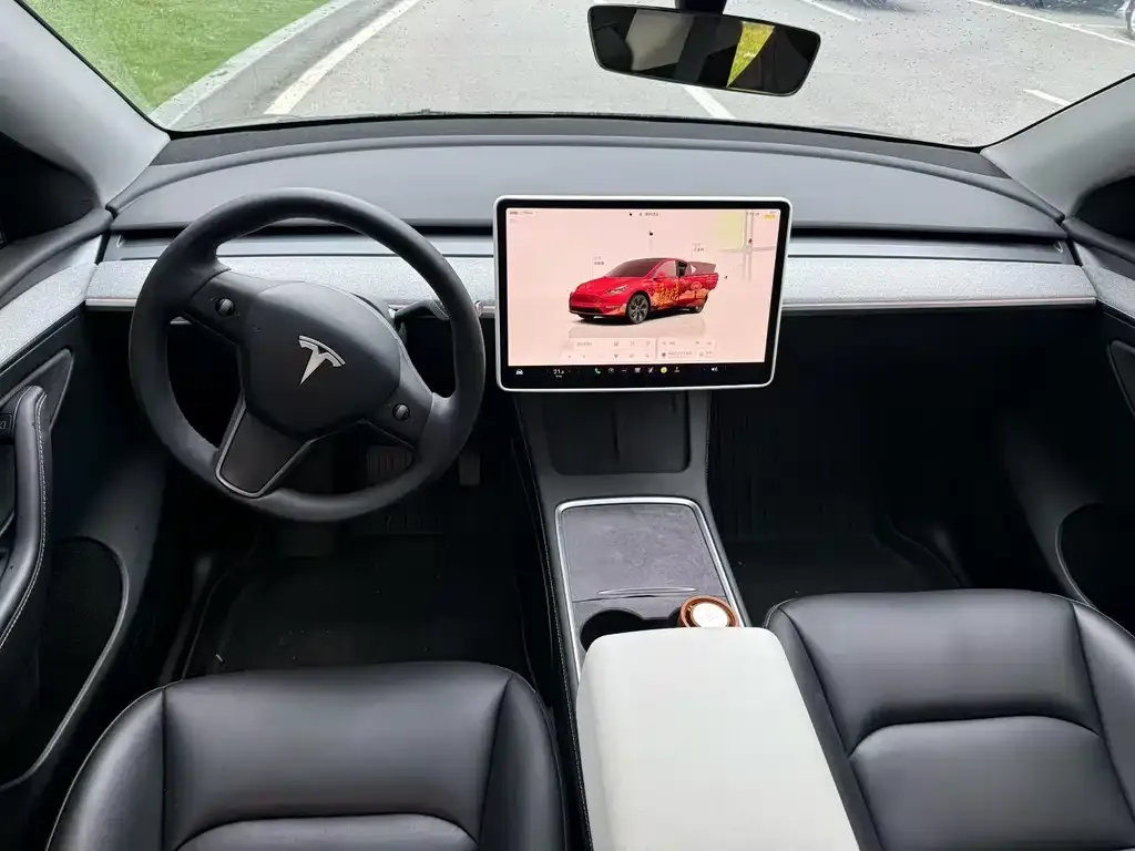 Tesla Model Y — фото 4