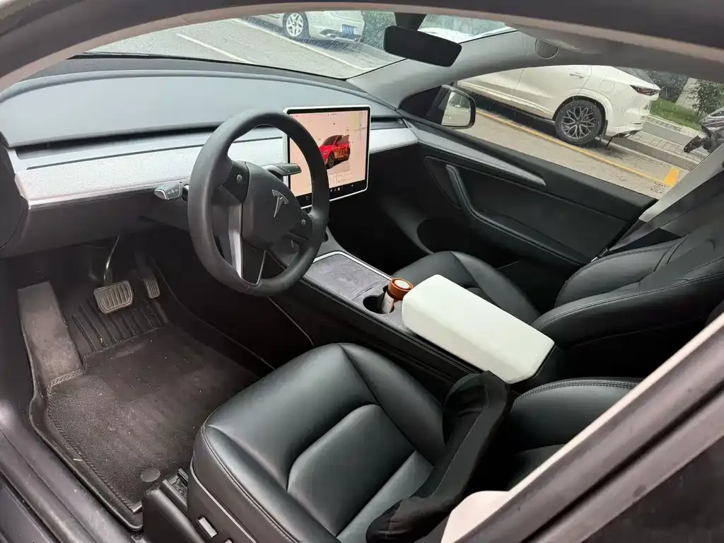 Tesla Model Y — фото 3