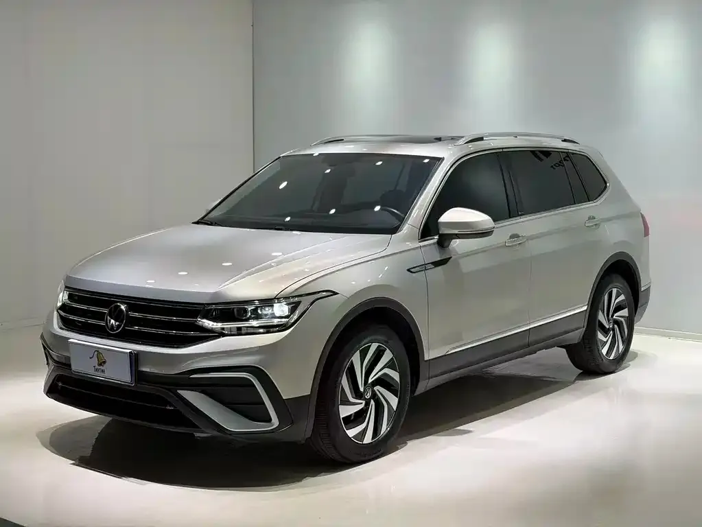 Volkswagen Tiguan L — фото 1