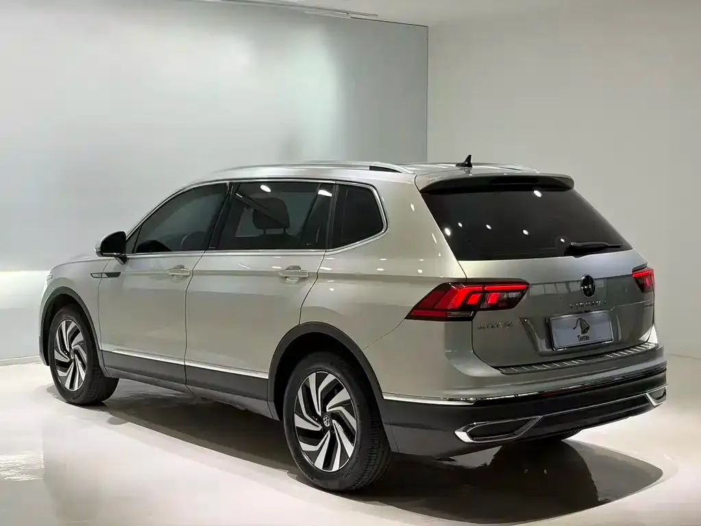 Volkswagen Tiguan L — фото 2