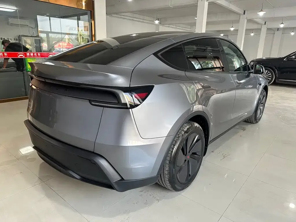 Tesla Model Y — фото 7