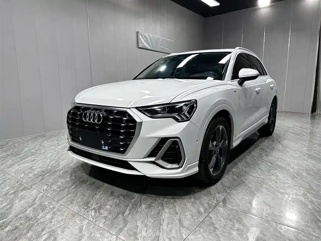 Audi Q3 — фото 1
