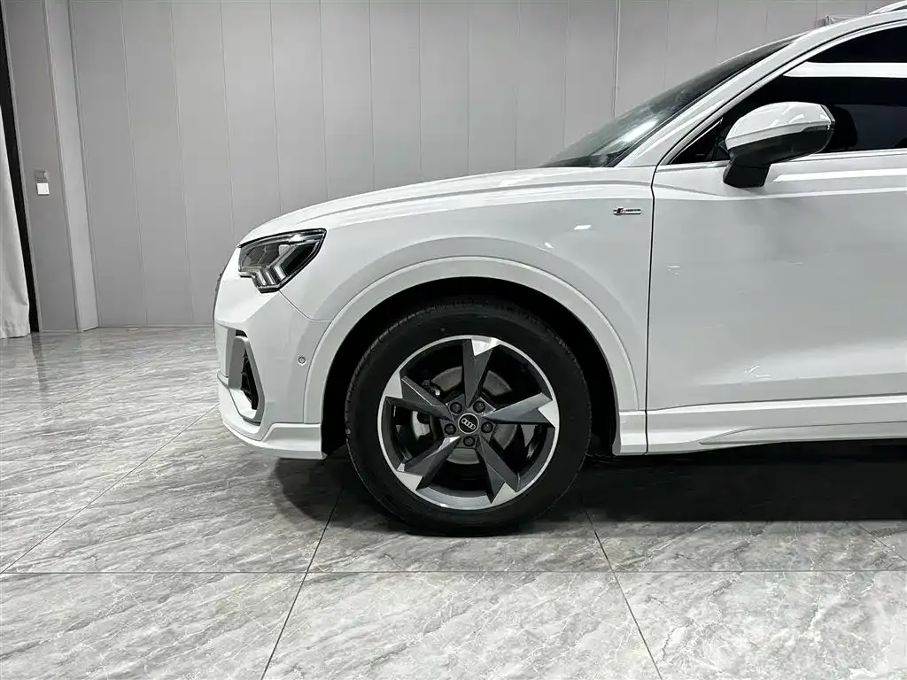 Audi Q3 — фото 6