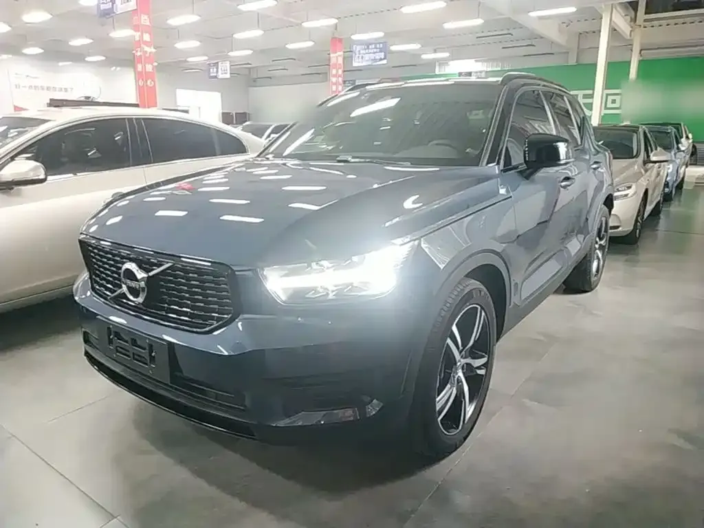 Volvo XC40 — фото 4