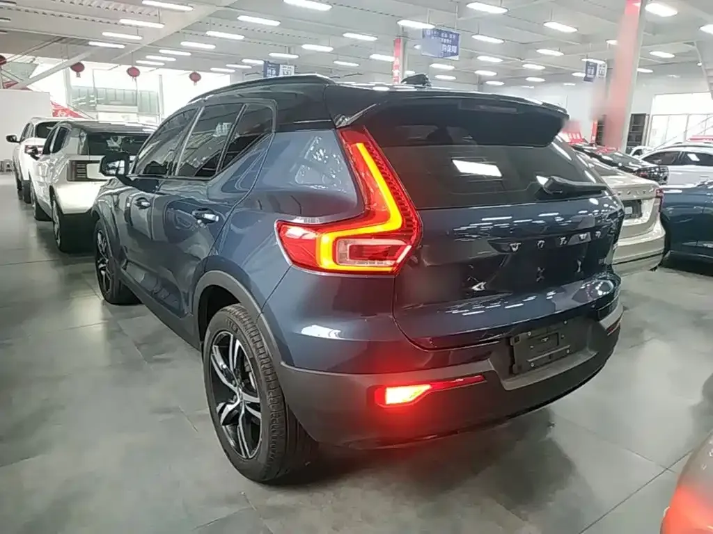 Volvo XC40 — фото 3