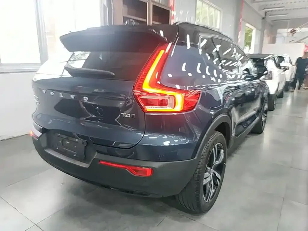 Volvo XC40 — фото 7