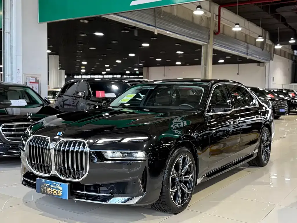 BMW 7 Series — фото 1