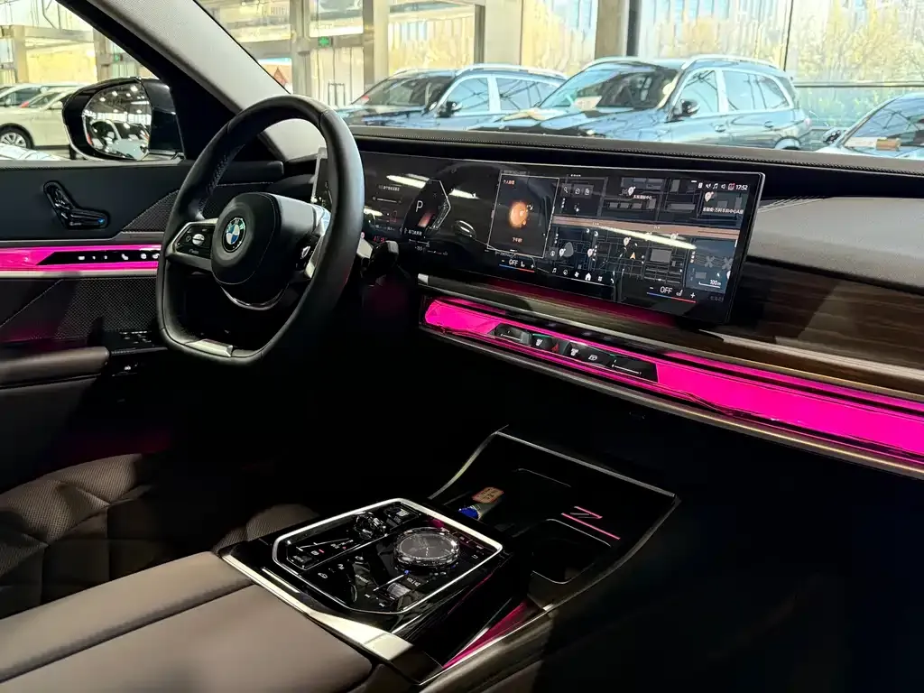 BMW 7 Series — фото 10