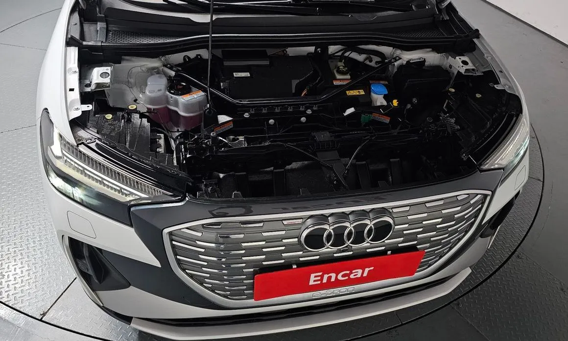 Audi Q4 e-tron — фото 10
