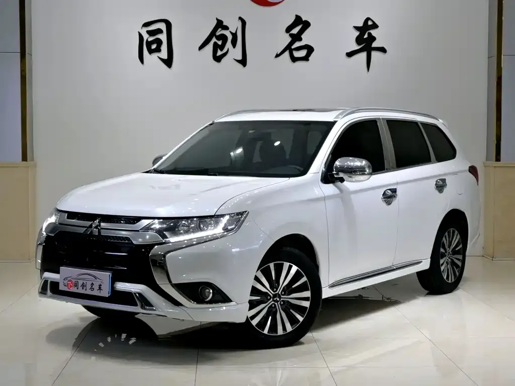 Mitsubishi Outlander — фото 1