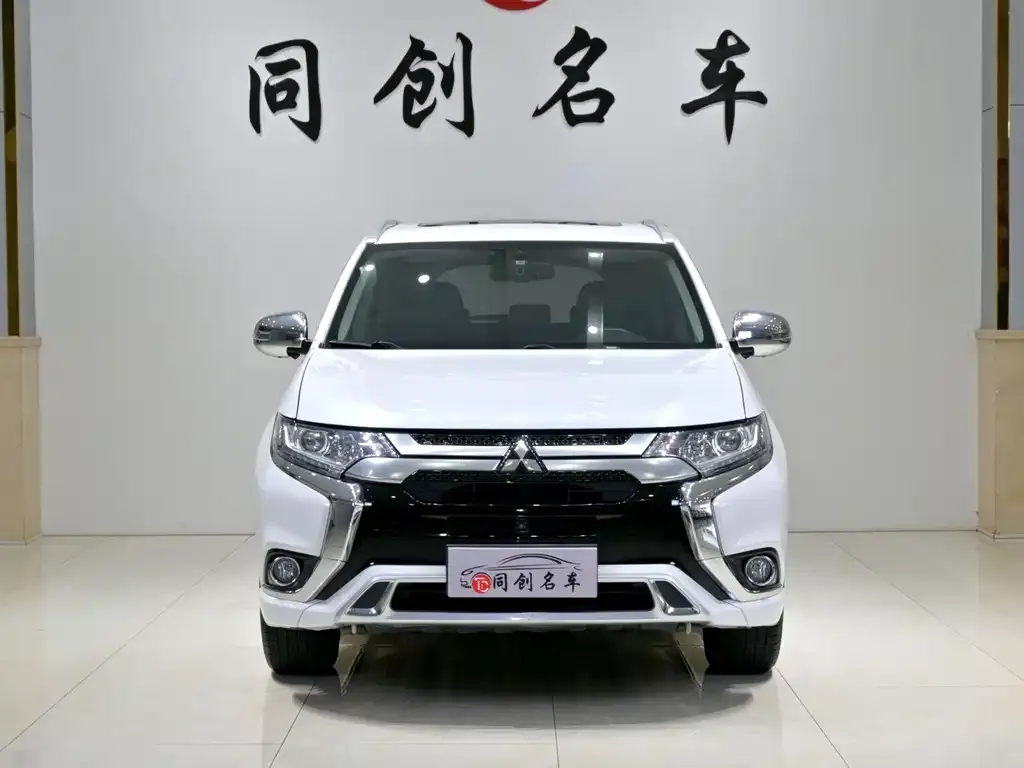 Mitsubishi Outlander — фото 3