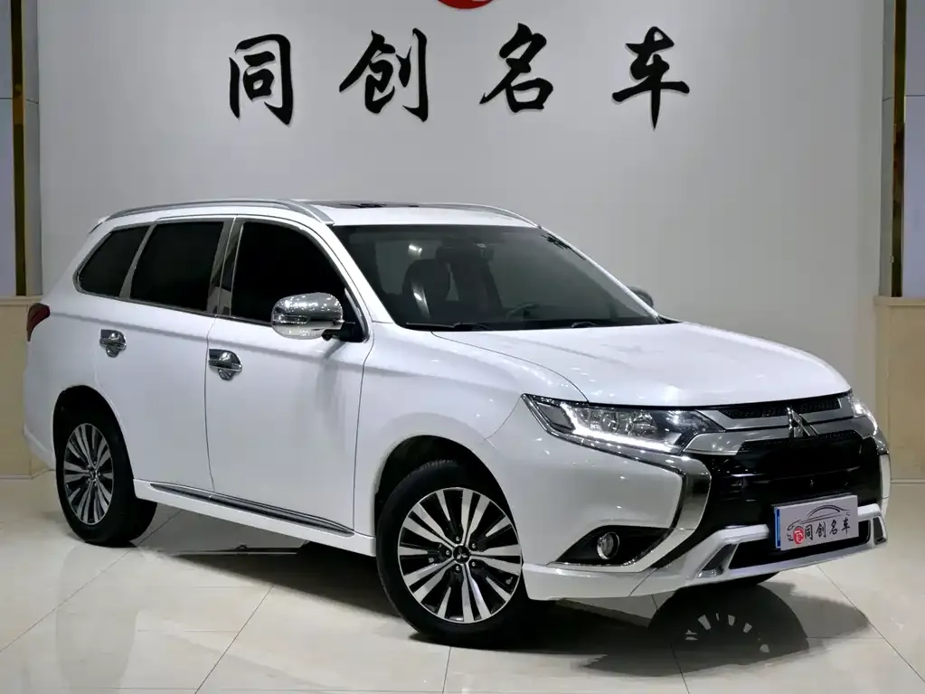 Mitsubishi Outlander — фото 7