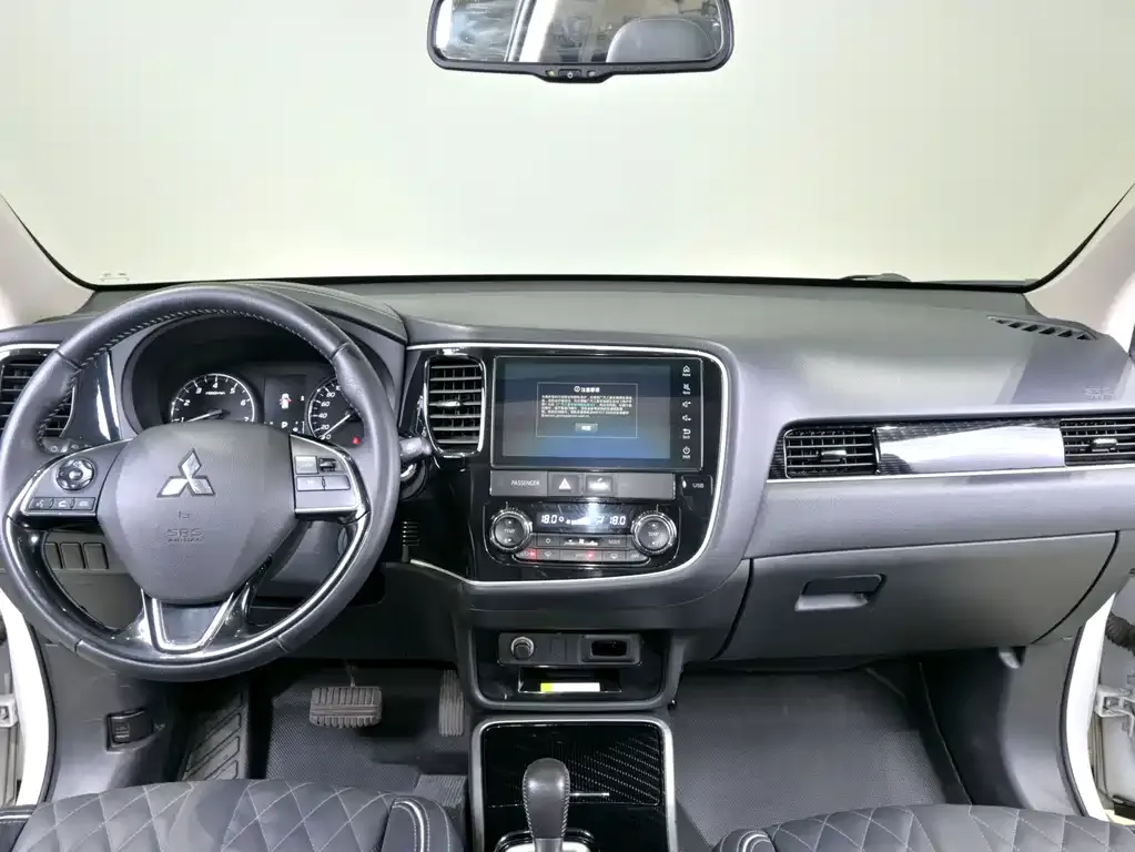 Mitsubishi Outlander — фото 6