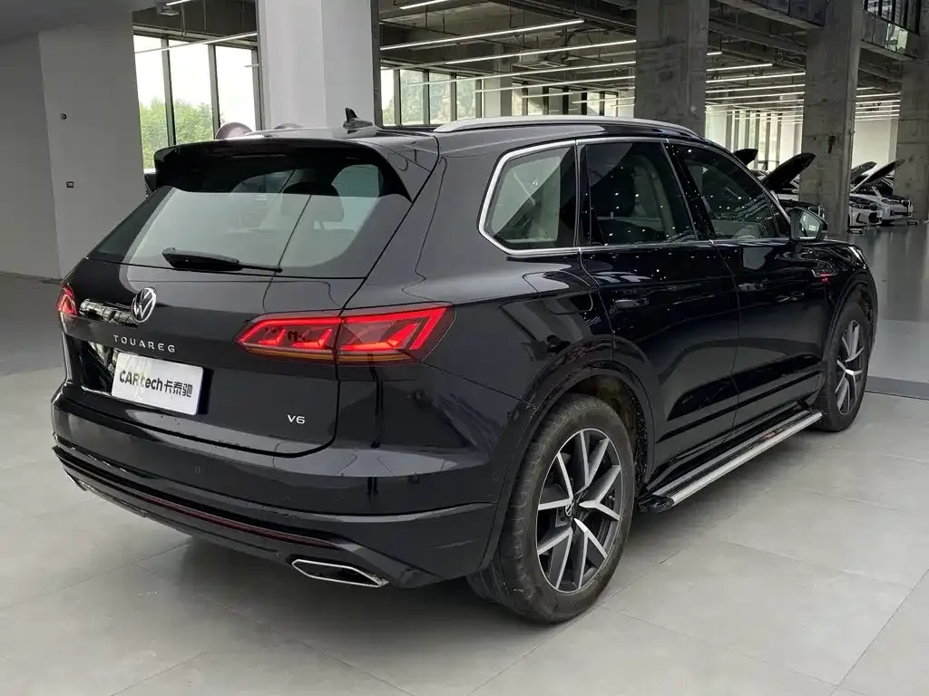 Volkswagen Touareg — фото 10