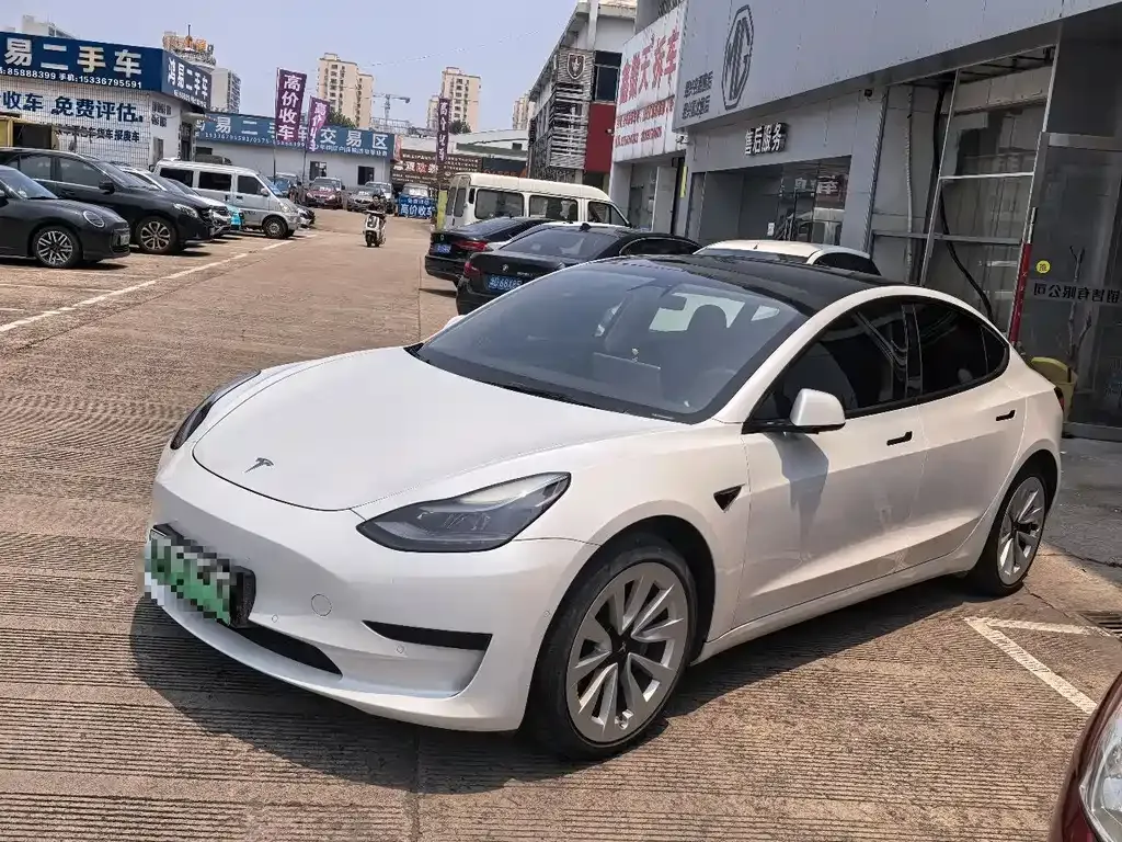 Tesla Model 3 — фото 1