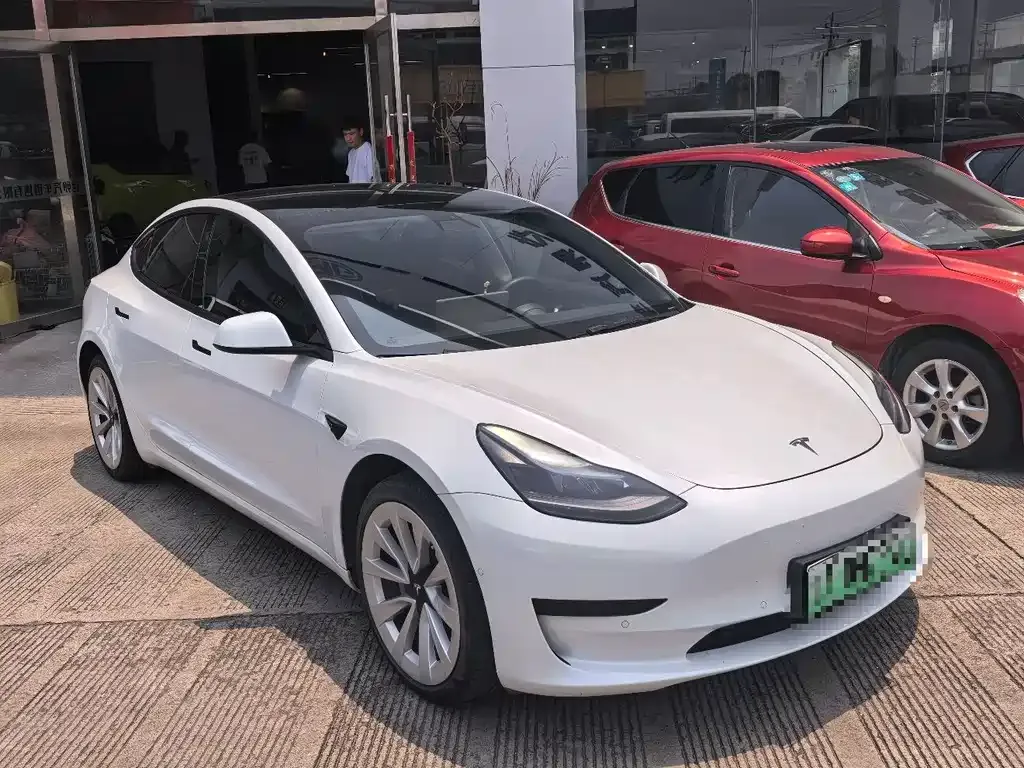 Tesla Model 3 — фото 5